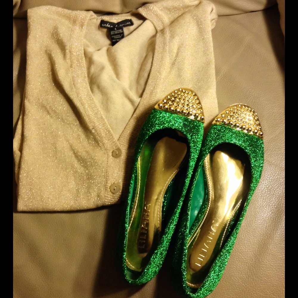 🎉CLEARANCE🎉Green glitter flats studded toe